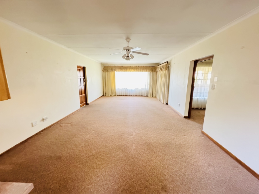 2 Bedroom Property for Sale in Faerie Glen Gauteng