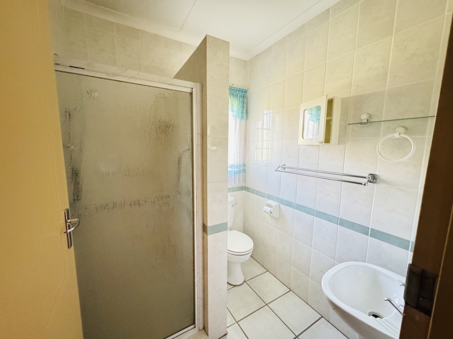 2 Bedroom Property for Sale in Faerie Glen Gauteng