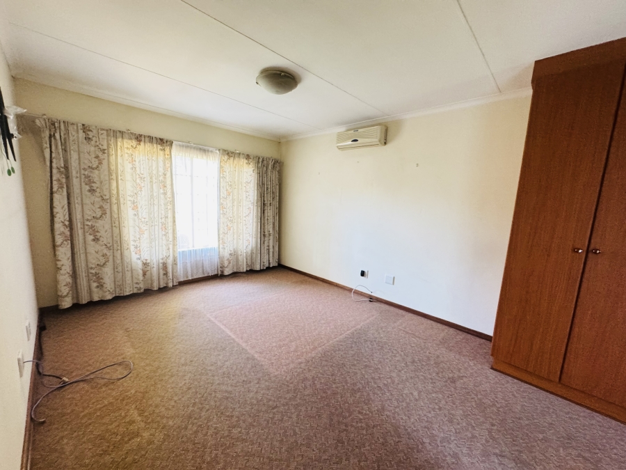 2 Bedroom Property for Sale in Faerie Glen Gauteng