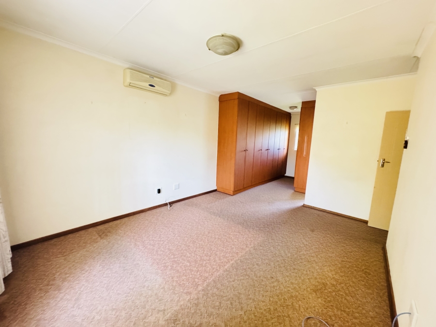 2 Bedroom Property for Sale in Faerie Glen Gauteng