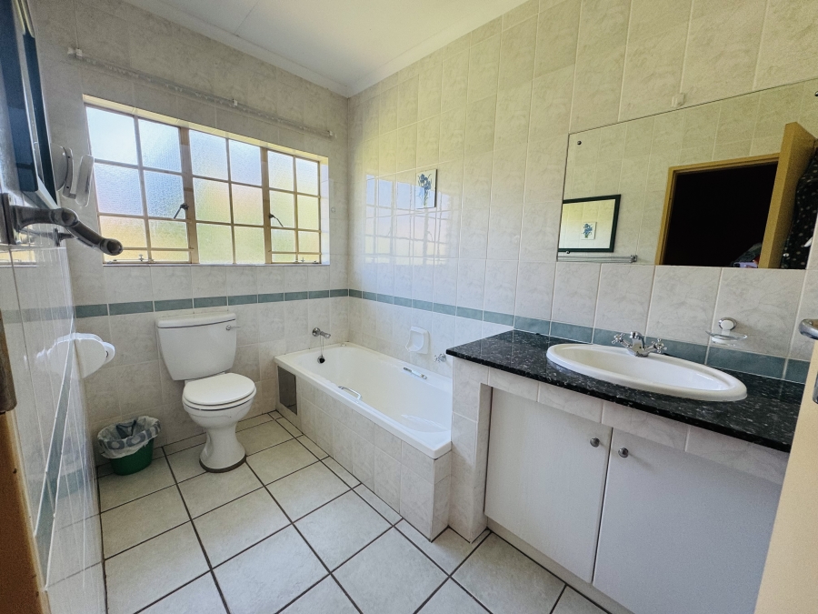 2 Bedroom Property for Sale in Faerie Glen Gauteng