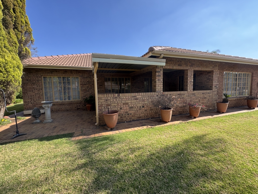 2 Bedroom Property for Sale in Faerie Glen Gauteng