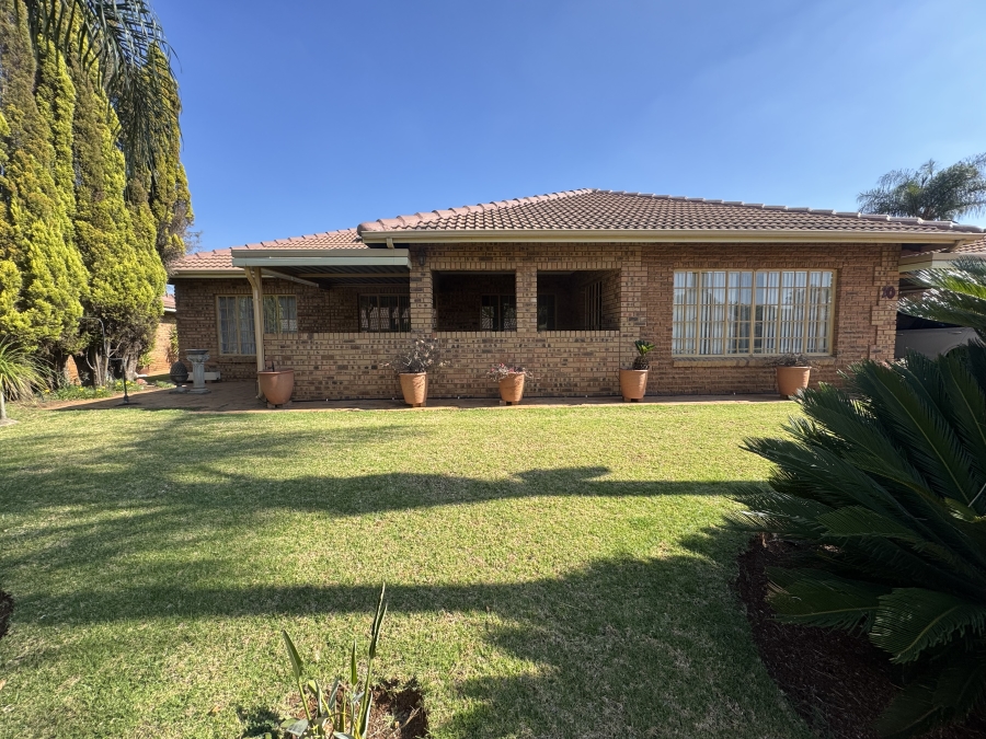 2 Bedroom Property for Sale in Faerie Glen Gauteng