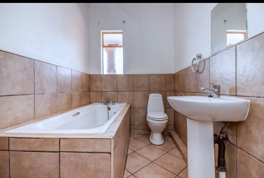 To Let 2 Bedroom Property for Rent in Krugersrus Gauteng