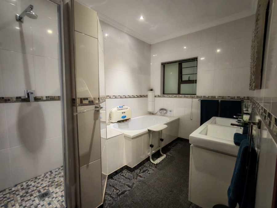 4 Bedroom Property for Sale in Three Rivers East Gauteng