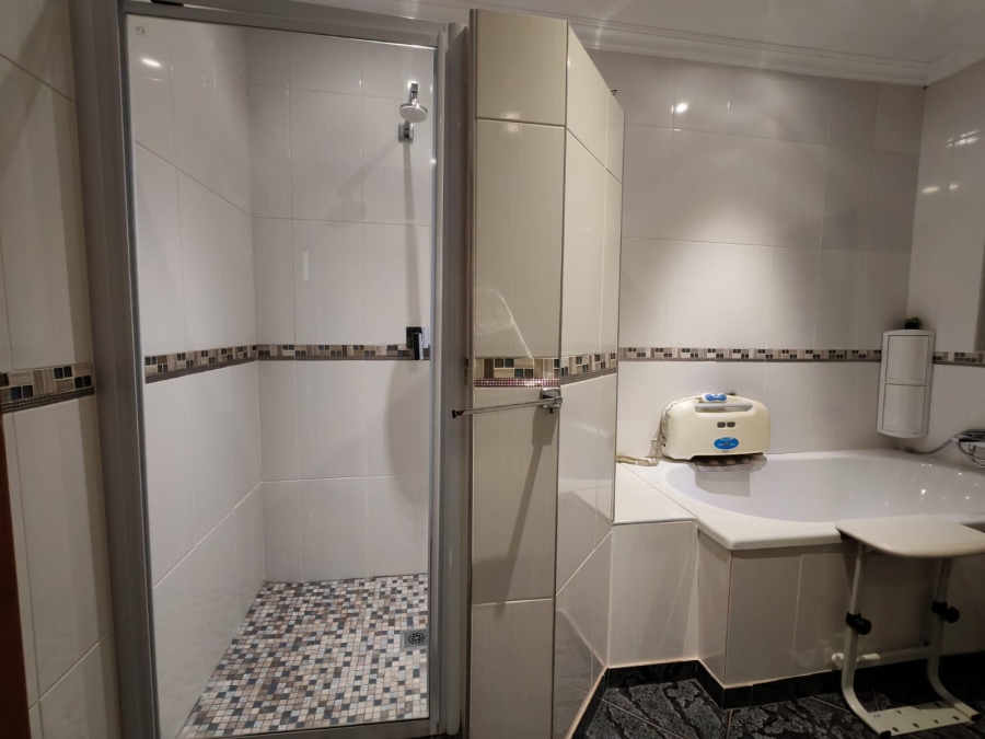 4 Bedroom Property for Sale in Three Rivers East Gauteng