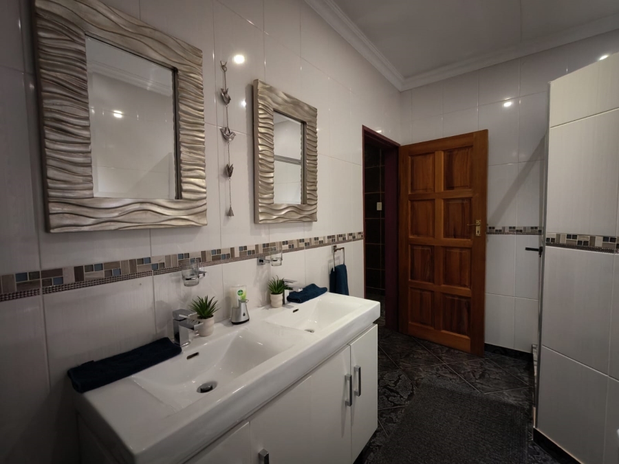 4 Bedroom Property for Sale in Three Rivers East Gauteng