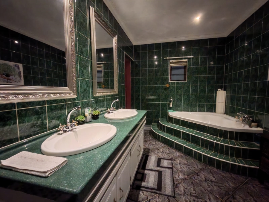 4 Bedroom Property for Sale in Three Rivers East Gauteng