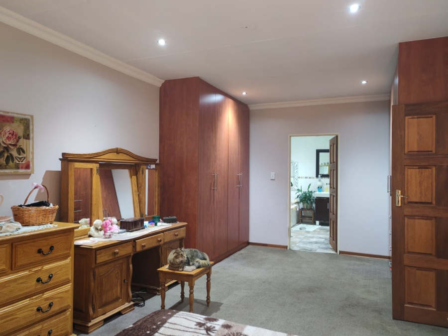 4 Bedroom Property for Sale in Three Rivers East Gauteng