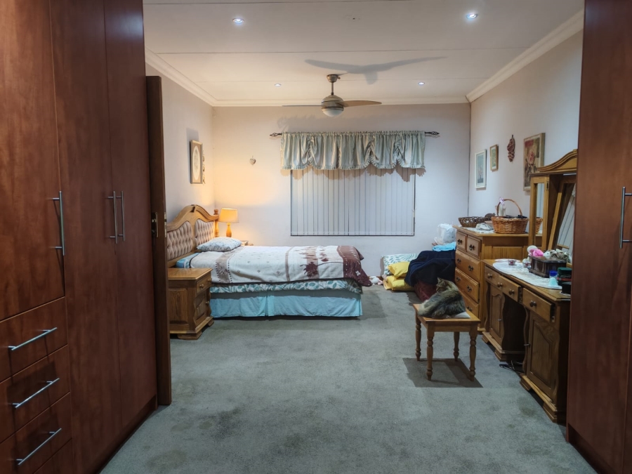 4 Bedroom Property for Sale in Three Rivers East Gauteng