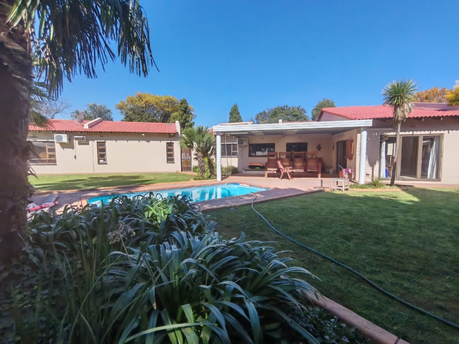 5 Bedroom Property for Sale in Three Rivers East Gauteng