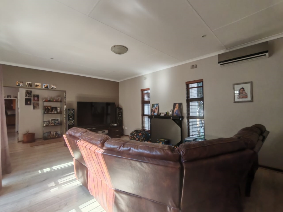 5 Bedroom Property for Sale in Three Rivers East Gauteng