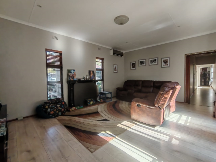 5 Bedroom Property for Sale in Three Rivers East Gauteng