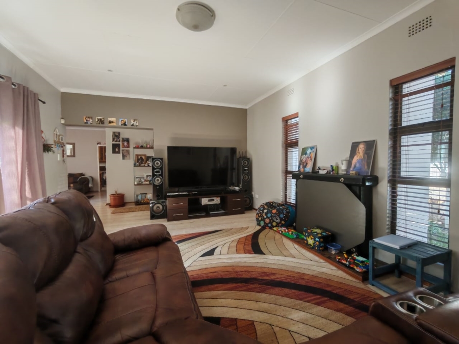 5 Bedroom Property for Sale in Three Rivers East Gauteng