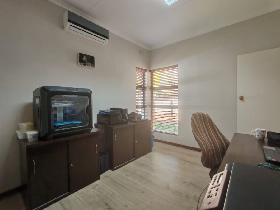 5 Bedroom Property for Sale in Three Rivers East Gauteng