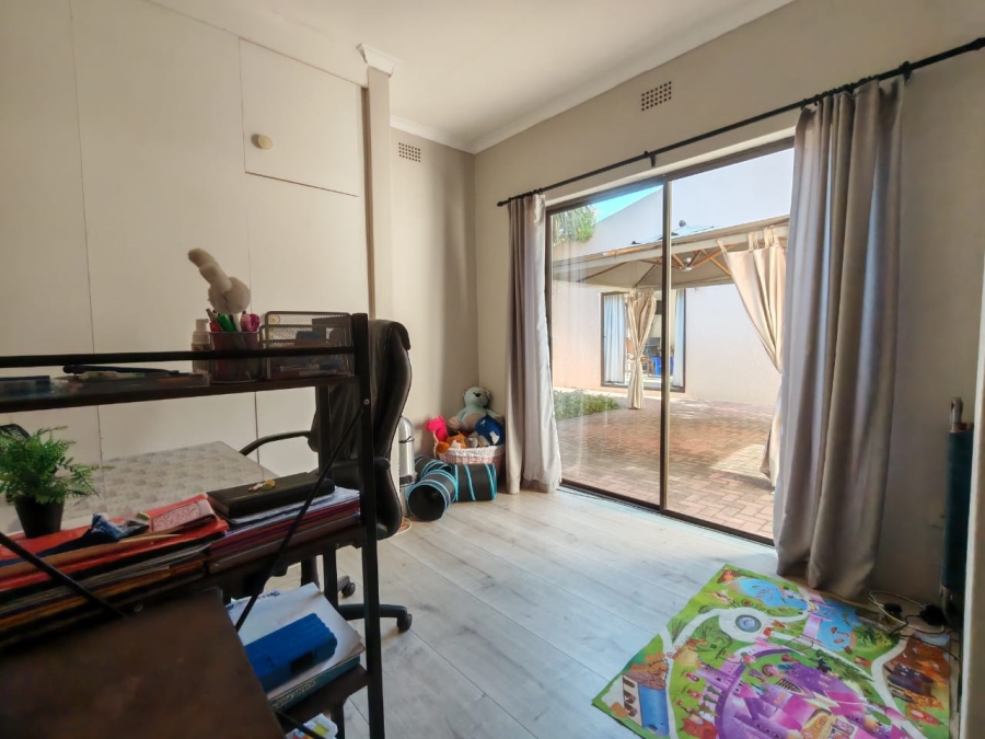 5 Bedroom Property for Sale in Three Rivers East Gauteng