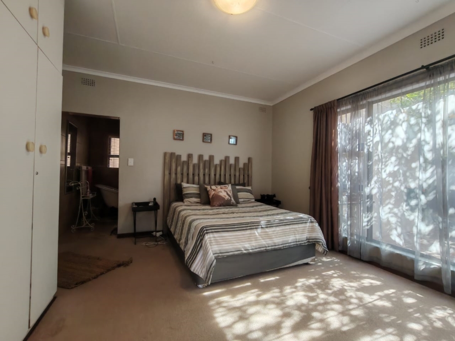 5 Bedroom Property for Sale in Three Rivers East Gauteng