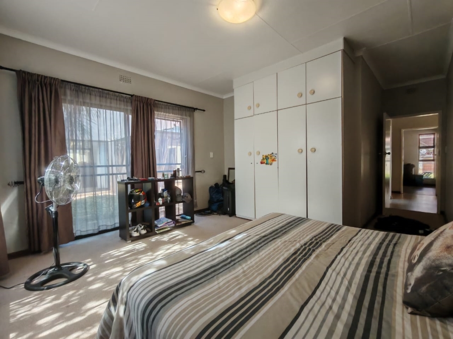 5 Bedroom Property for Sale in Three Rivers East Gauteng