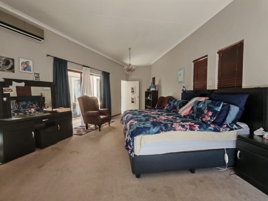 5 Bedroom Property for Sale in Three Rivers East Gauteng