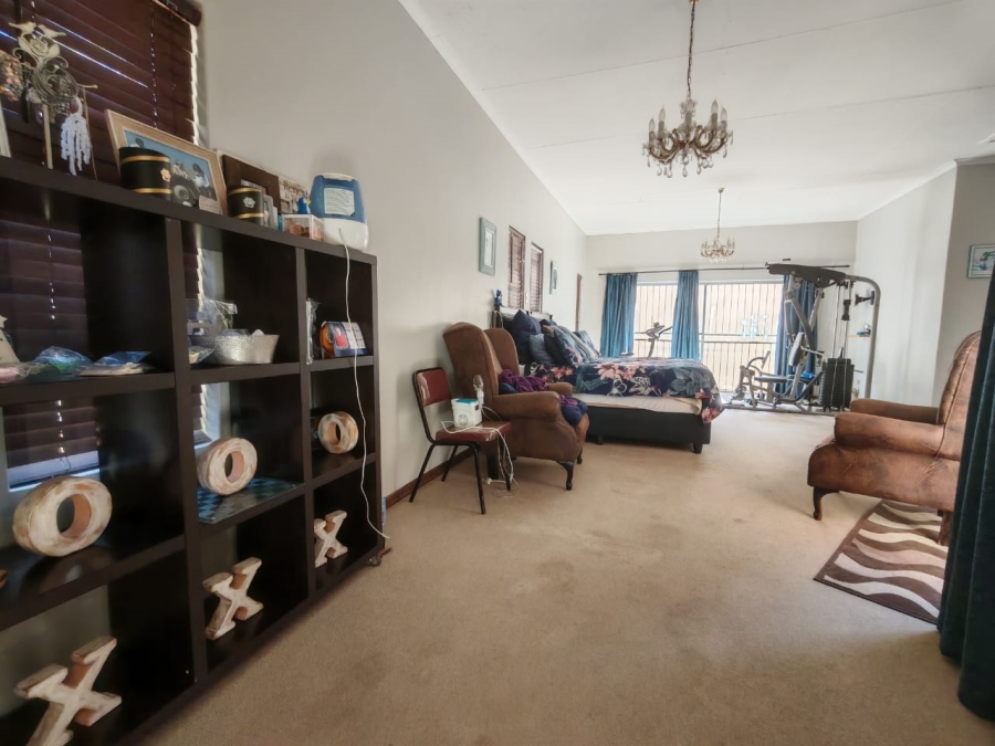5 Bedroom Property for Sale in Three Rivers East Gauteng