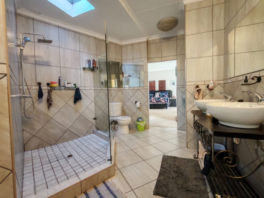 5 Bedroom Property for Sale in Three Rivers East Gauteng