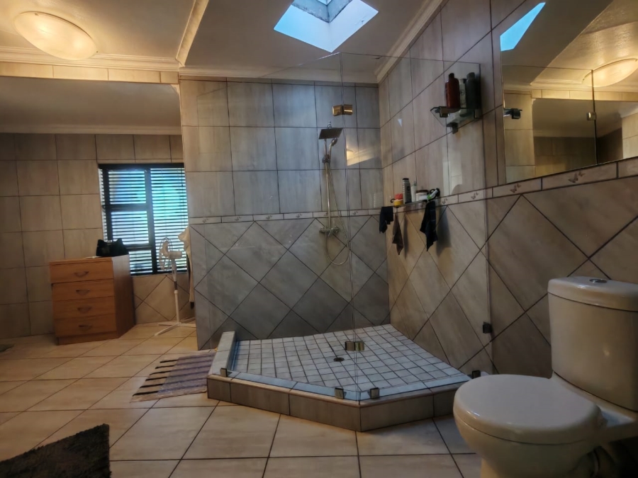 5 Bedroom Property for Sale in Three Rivers East Gauteng