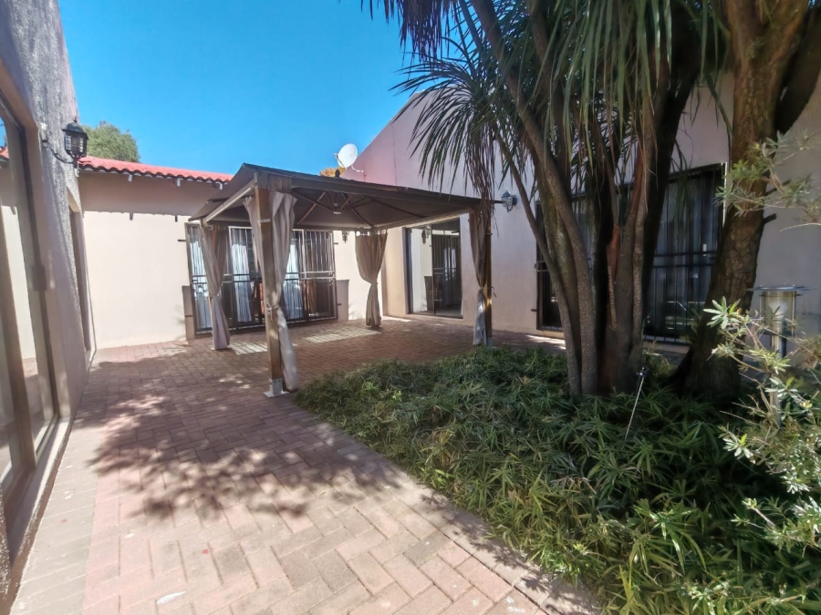 5 Bedroom Property for Sale in Three Rivers East Gauteng