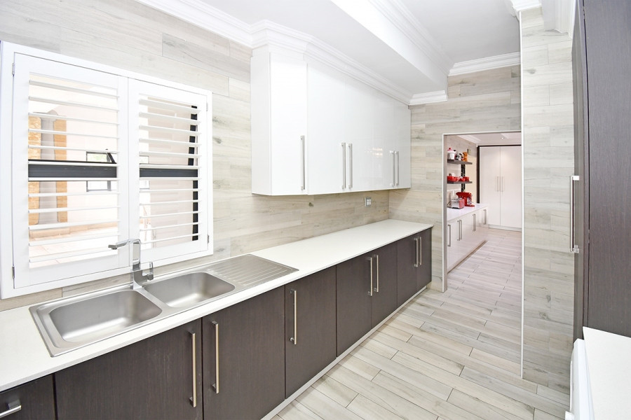 6 Bedroom Property for Sale in River Club Gauteng