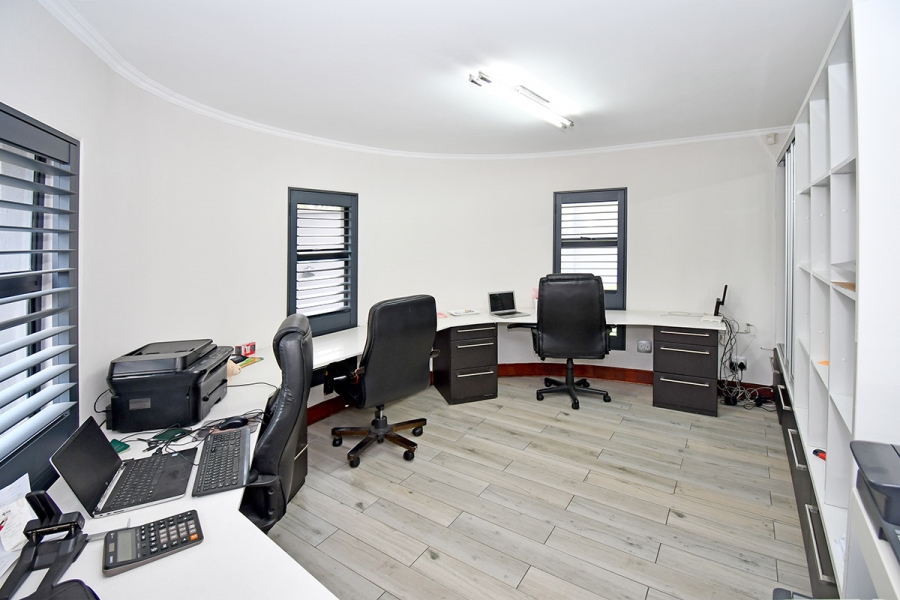 6 Bedroom Property for Sale in River Club Gauteng