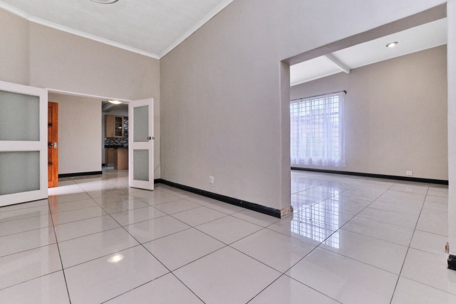 To Let 4 Bedroom Property for Rent in Morningside Manor Gauteng