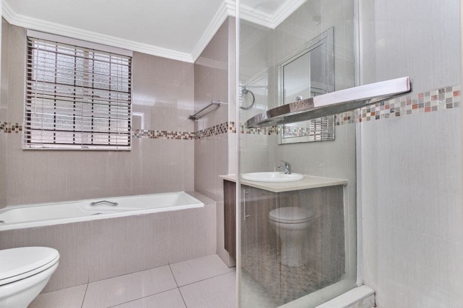 To Let 4 Bedroom Property for Rent in Morningside Manor Gauteng