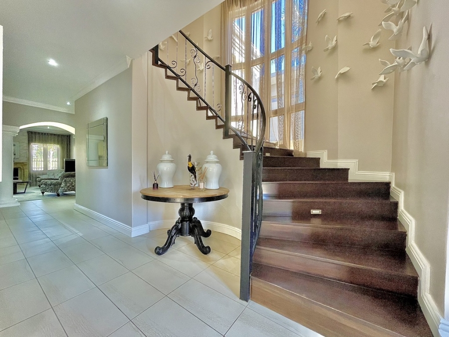 5 Bedroom Property for Sale in Silver Lakes Golf Estate Gauteng