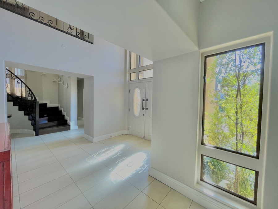 5 Bedroom Property for Sale in Silver Lakes Golf Estate Gauteng
