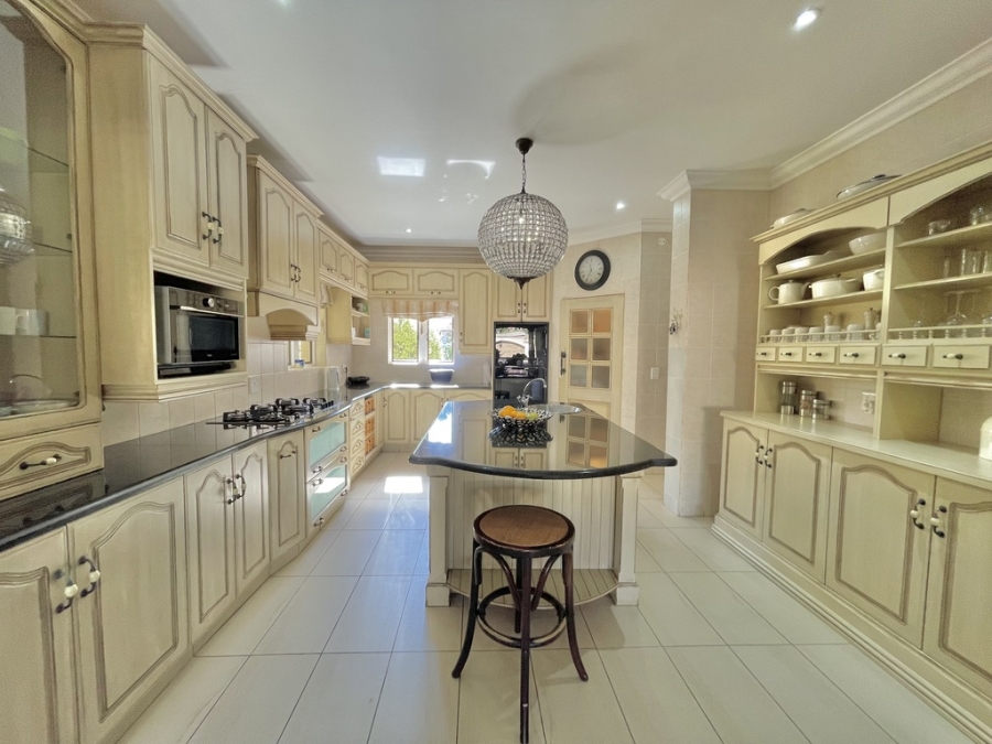 5 Bedroom Property for Sale in Silver Lakes Golf Estate Gauteng