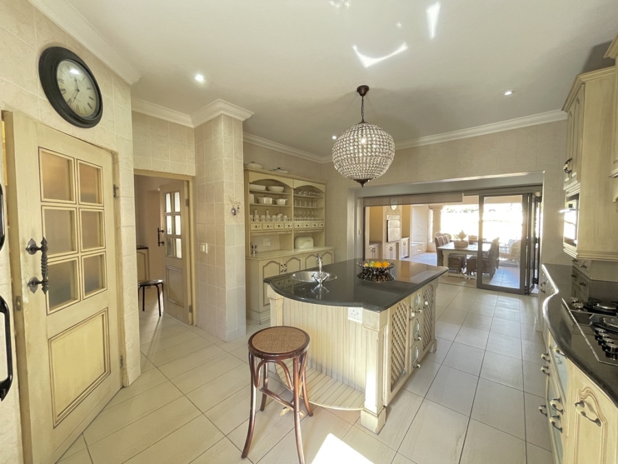 5 Bedroom Property for Sale in Silver Lakes Golf Estate Gauteng