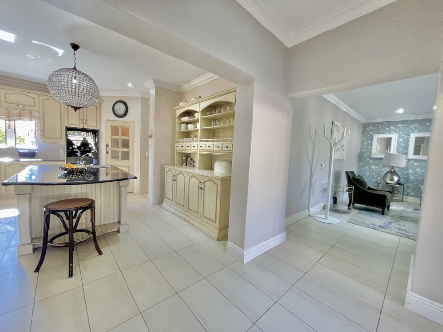 5 Bedroom Property for Sale in Silver Lakes Golf Estate Gauteng