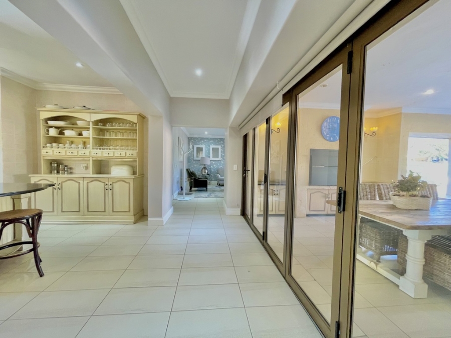 5 Bedroom Property for Sale in Silver Lakes Golf Estate Gauteng