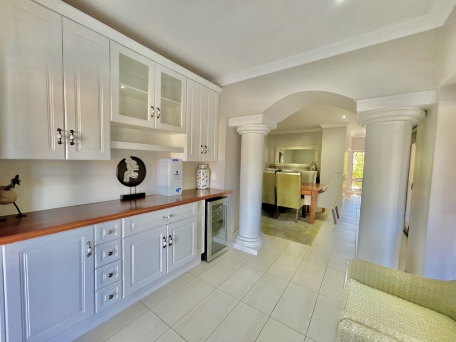 5 Bedroom Property for Sale in Silver Lakes Golf Estate Gauteng
