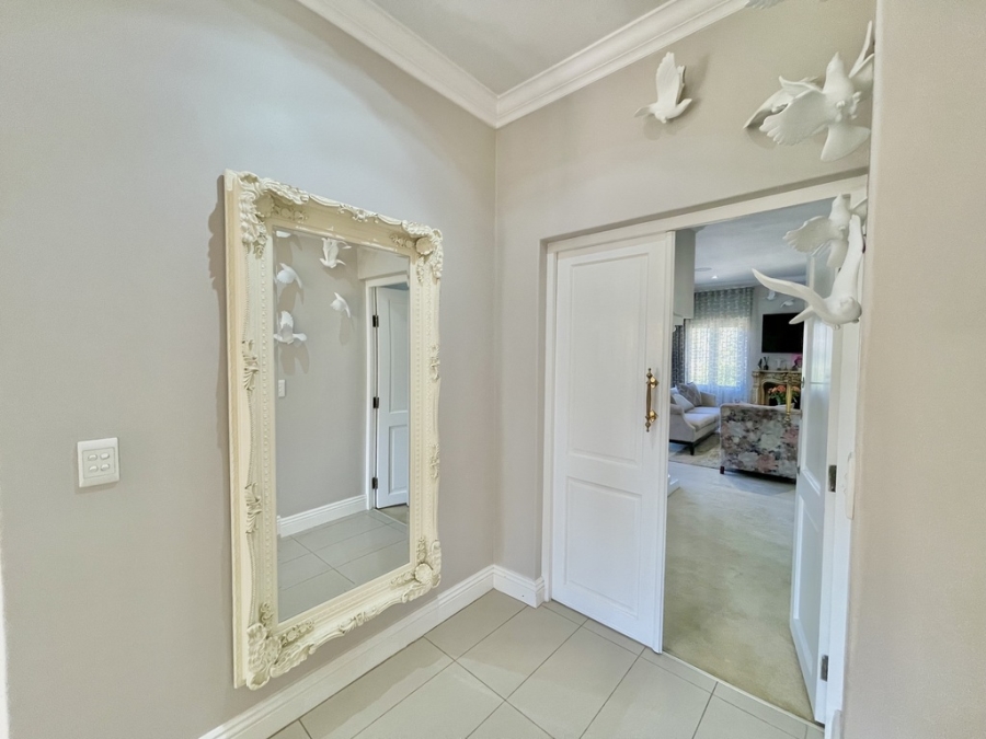 5 Bedroom Property for Sale in Silver Lakes Golf Estate Gauteng