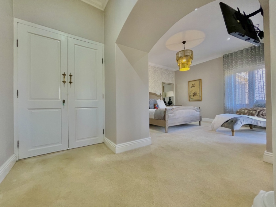 5 Bedroom Property for Sale in Silver Lakes Golf Estate Gauteng