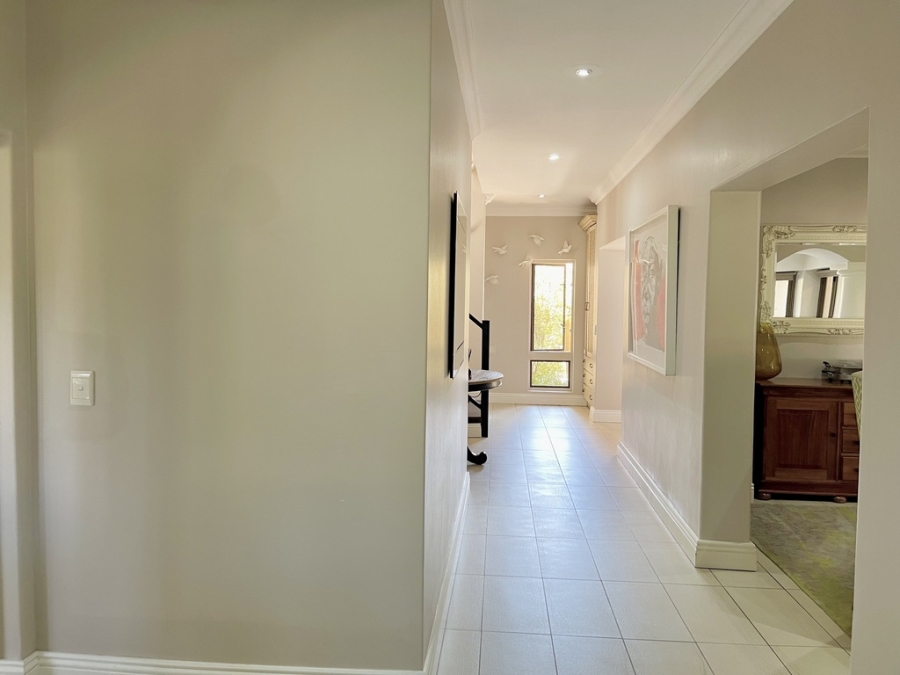 5 Bedroom Property for Sale in Silver Lakes Golf Estate Gauteng