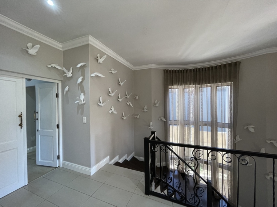 5 Bedroom Property for Sale in Silver Lakes Golf Estate Gauteng