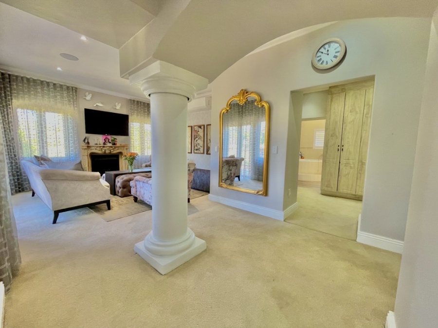 5 Bedroom Property for Sale in Silver Lakes Golf Estate Gauteng