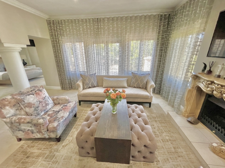 5 Bedroom Property for Sale in Silver Lakes Golf Estate Gauteng