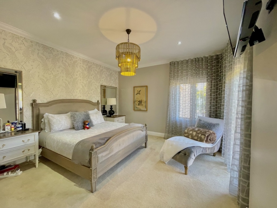 5 Bedroom Property for Sale in Silver Lakes Golf Estate Gauteng