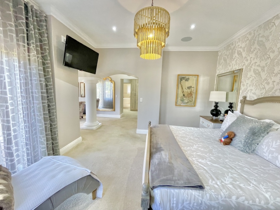 5 Bedroom Property for Sale in Silver Lakes Golf Estate Gauteng