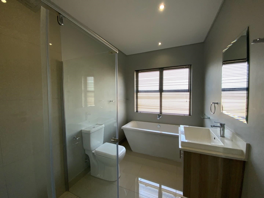 To Let 2 Bedroom Property for Rent in Broadacres Gauteng