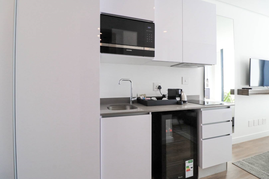 To Let 1 Bedroom Property for Rent in Illovo Gauteng