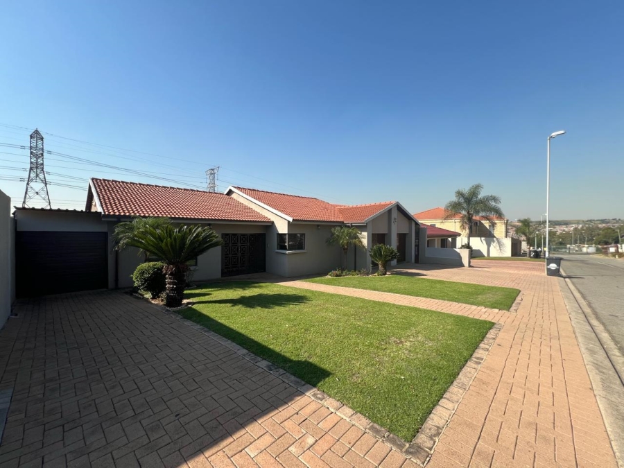 3 Bedroom Property for Sale in Marlboro Gardens Gauteng