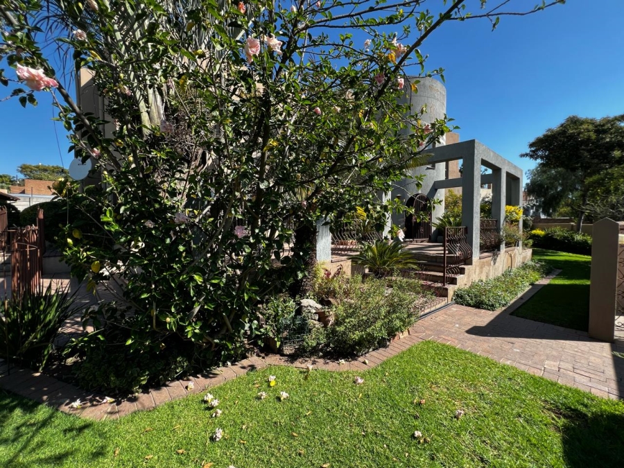 6 Bedroom Property for Sale in Marlboro Gardens Gauteng